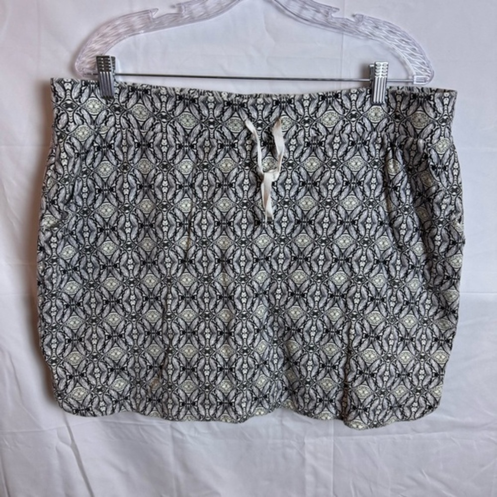 Croft & Barrow Black and White Patterned Skort